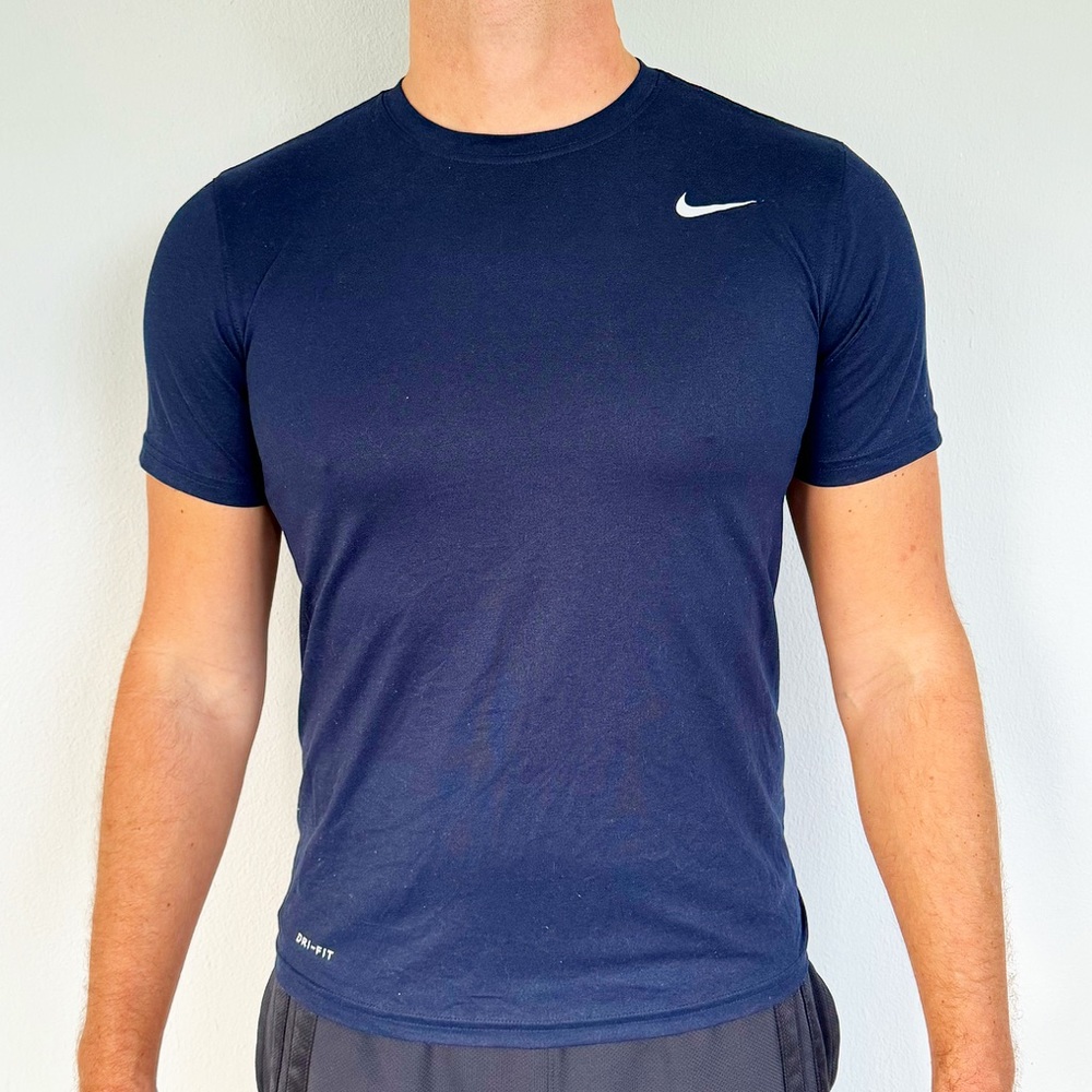 Nike Dri-Fit men’s navy blue short sleeve workout tee size medium
